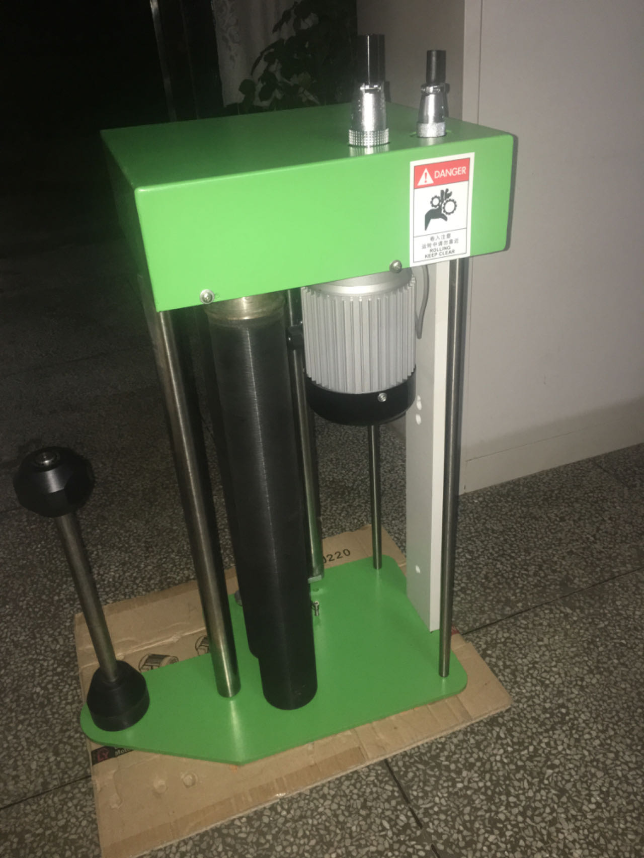 立柱升降式膜架-机械预拉伸膜架