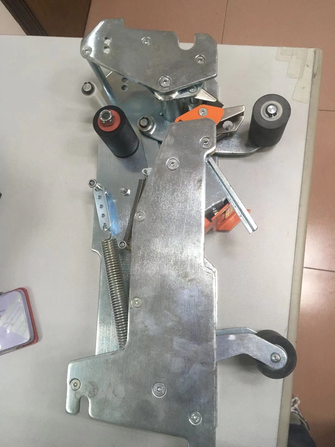 依时得封箱机芯贴带器